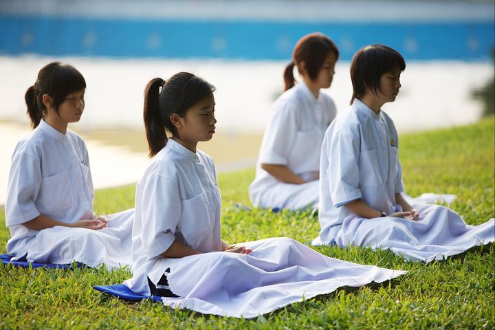 chicas-en-meditacion