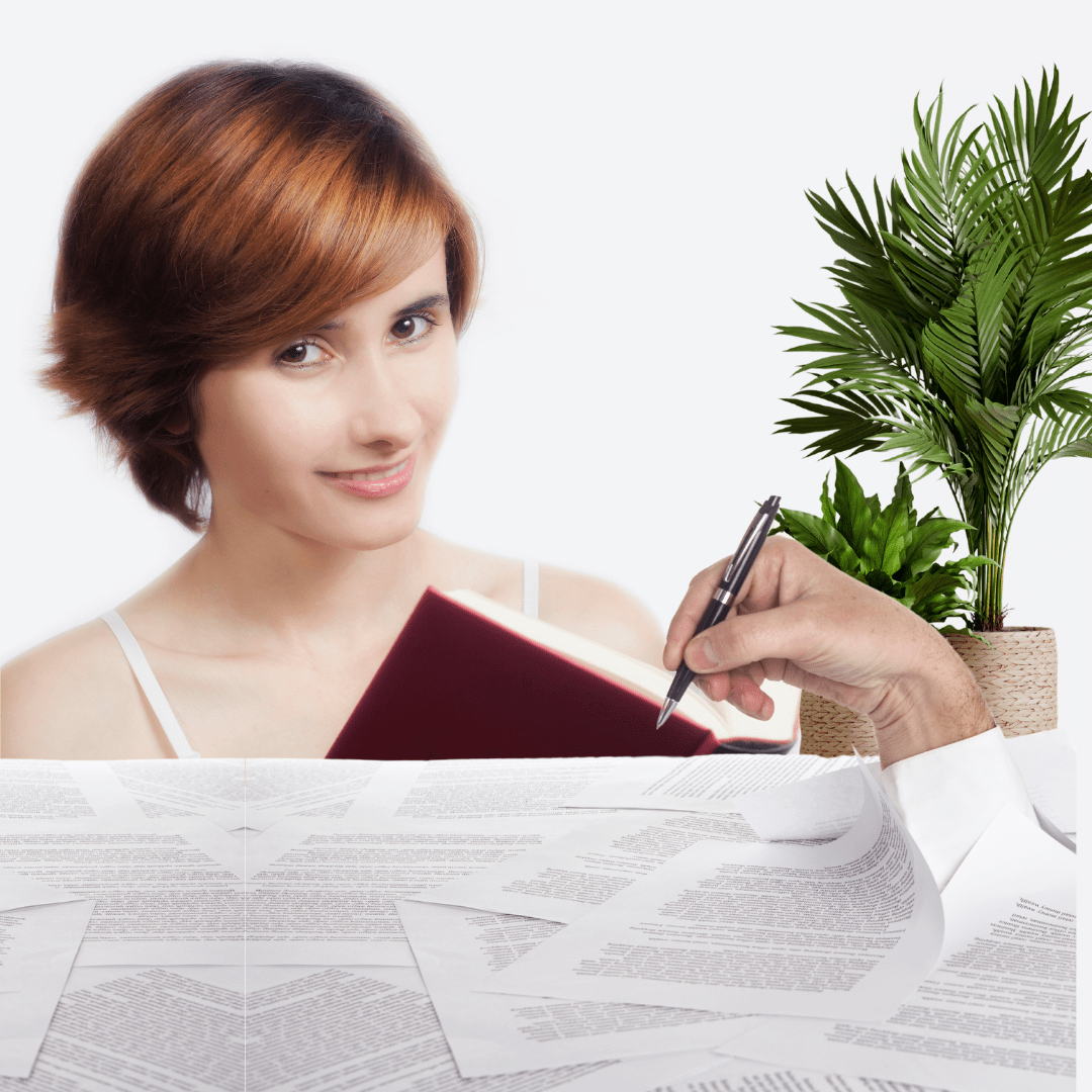 Mujer-leyendo-mano-escribiendo-su-libro