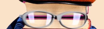 imagen-hombre-creado-con-libros-con-boina-gafas-y-bufanda-como-lector-ideal