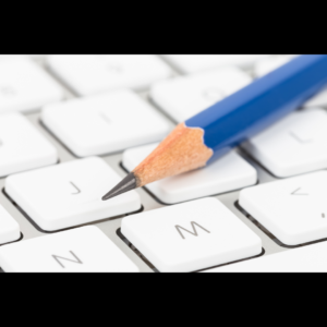 imagen-ordenador-con-lapiz-sobre-el-teclado